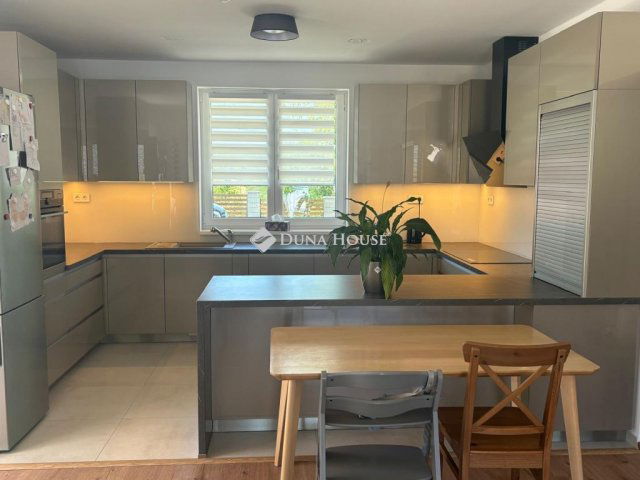 Eladó családi ház, Őrbottyánban 176 M Ft, 5 szobás