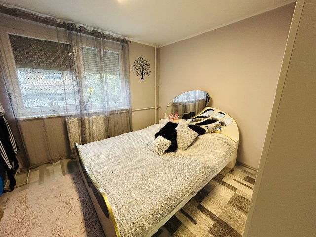 Eladó panellakás, Keszthelyen 49.99 M Ft, 1+2 szobás