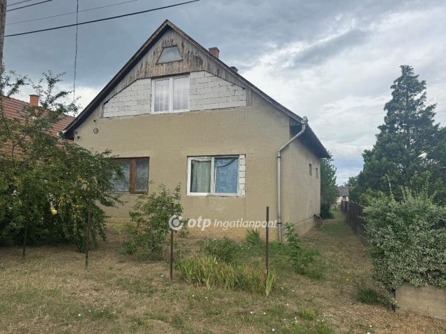 Eladó családi ház, Tiszafüreden 37 M Ft, 4 szobás