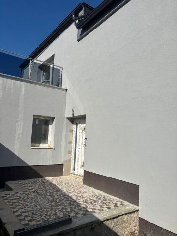 Eladó családi ház, Tatán 98 M Ft, 4 szobás