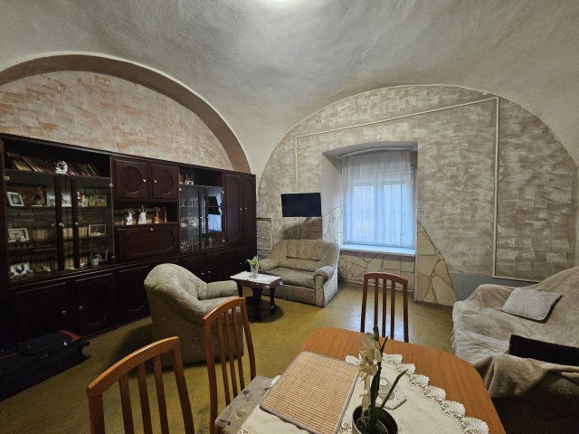 Eladó téglalakás, Pápán 15.9 M Ft, 1+1 szobás