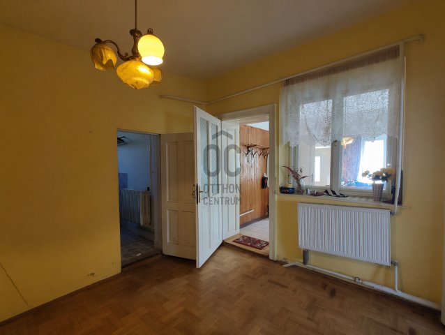 Eladó családi ház, Komáromban 40 M Ft, 3 szobás