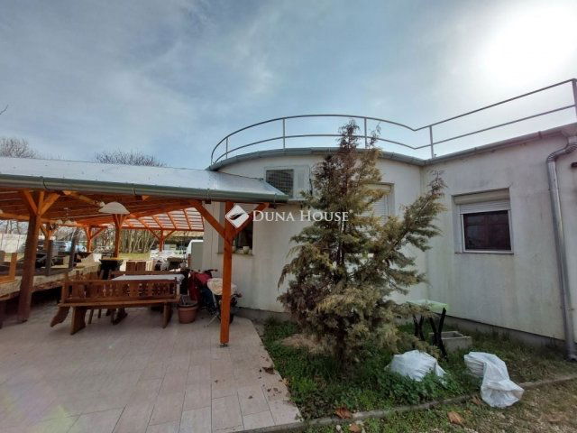 Eladó ipari ingatlan, Baján 399 M Ft / költözzbe.hu