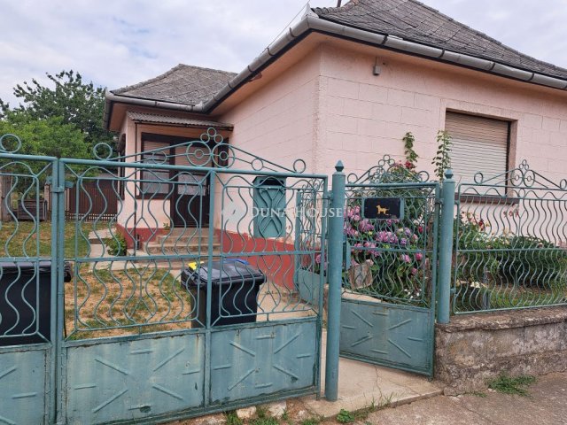 Eladó családi ház, Tésen 42 M Ft, 2 szobás