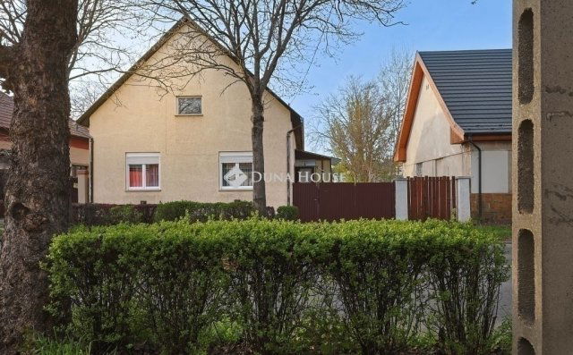 Eladó családi ház, Budapesten, XVI. kerületben 90 M Ft, 3 szobás