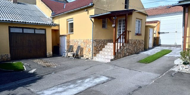 Eladó családi ház, Pécsett, Fischer Béla utcában 79 M Ft
