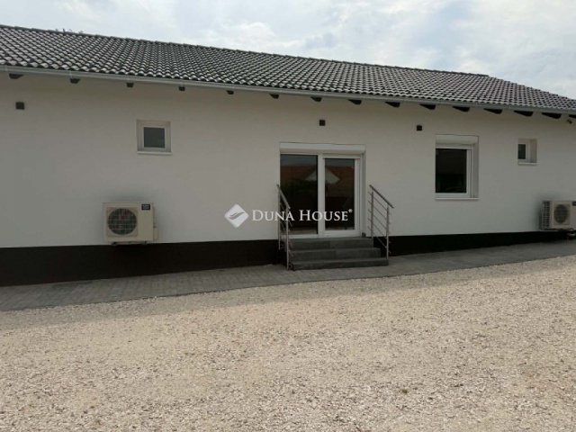 Kiadó téglalakás, albérlet, Albertirsán 165 E Ft / hó