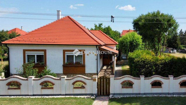 Eladó családi ház, Bakonyszentlászlón 99 M Ft, 5 szobás