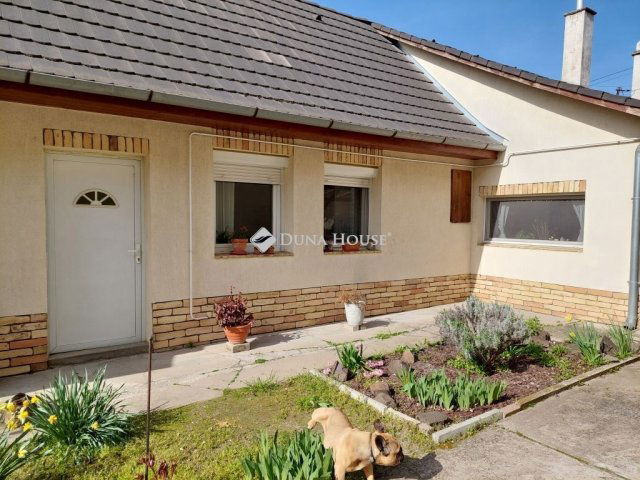 Eladó családi ház, Baján 45.9 M Ft, 3 szobás