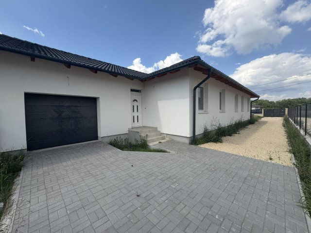 Eladó ikerház, Szigetcsépen 88.9 M Ft, 5 szobás