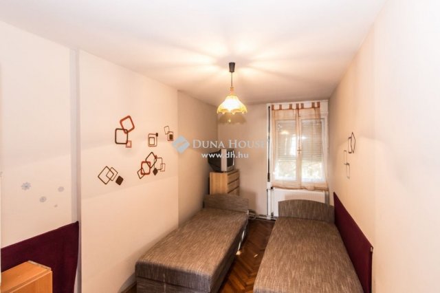 Eladó családi ház, Szombathelyen 95 M Ft, 9 szobás