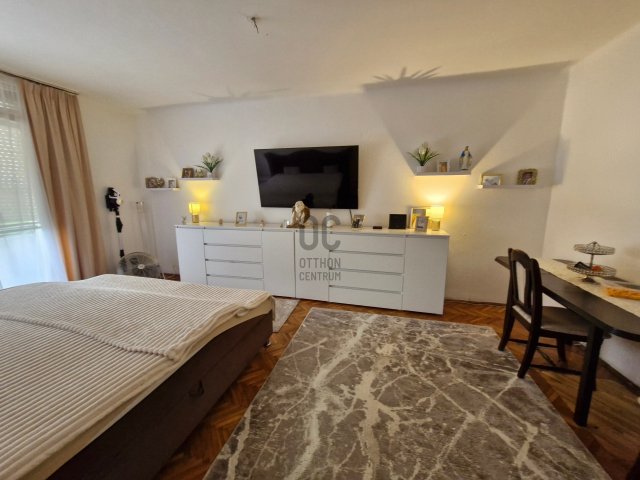 Eladó téglalakás, Szolnokon 23.9 M Ft, 2 szobás