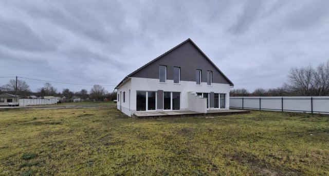 Eladó családi ház, Baján 99.7 M Ft, 4 szobás