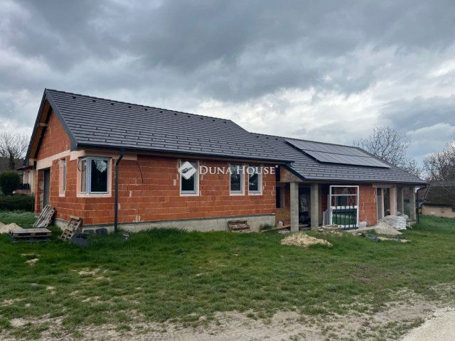 Eladó családi ház, Gyenesdiáson 215 M Ft, 4 szobás