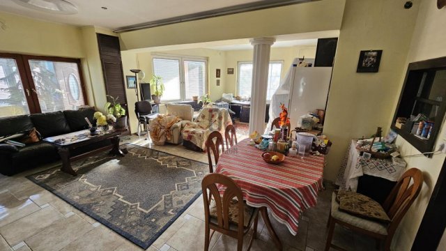 Eladó családi ház, Szigetszentmiklóson 159.9 M Ft, 8 szobás