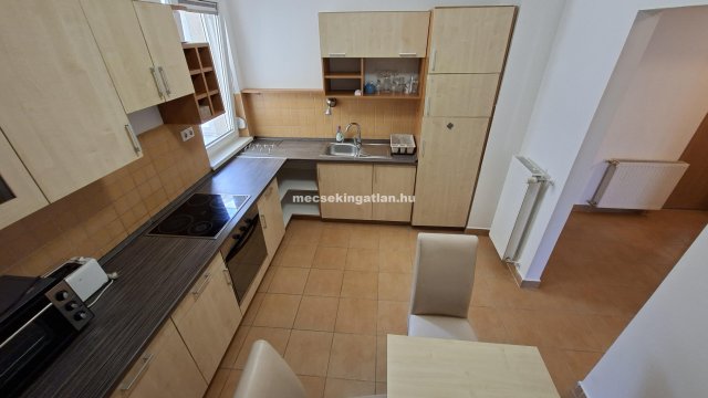 Kiadó téglalakás, albérlet, Pécsett 350 E Ft / hó, 4 szobás