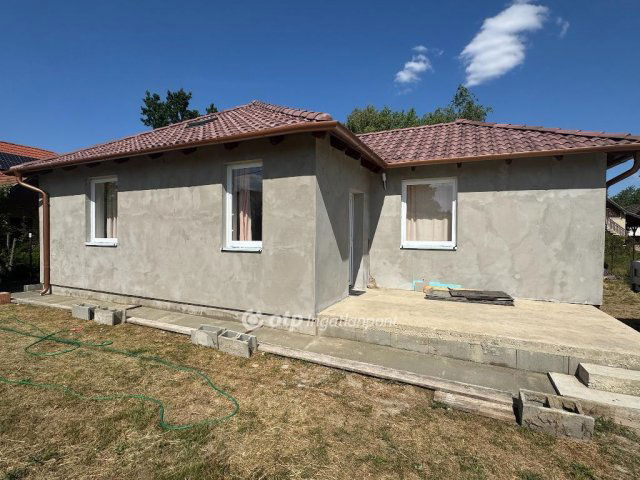 Eladó nyaraló, Abádszalókban 42 M Ft, 2 szobás