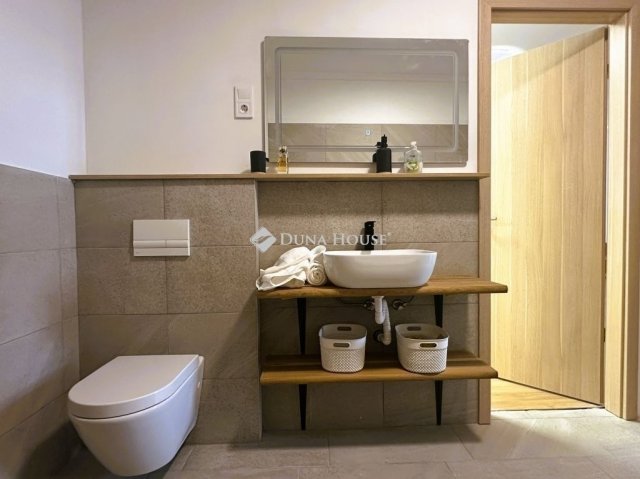 Eladó téglalakás, Budapesten, VI. kerületben 164 M Ft, 4 szobás