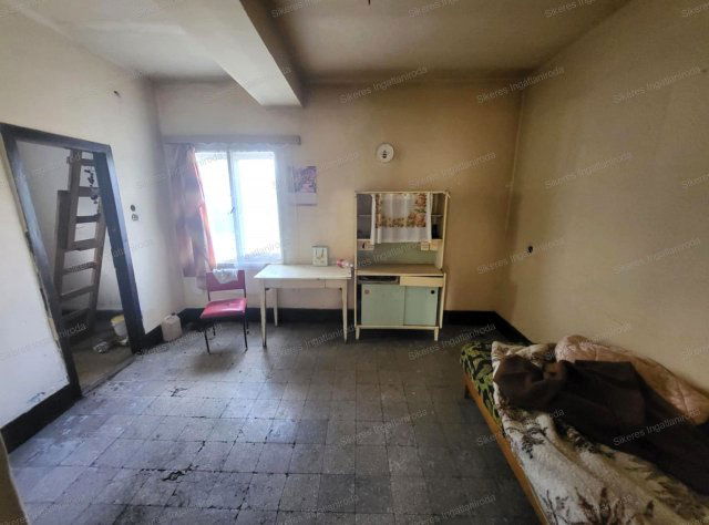 Eladó családi ház, Ácson 12 M Ft, 2 szobás