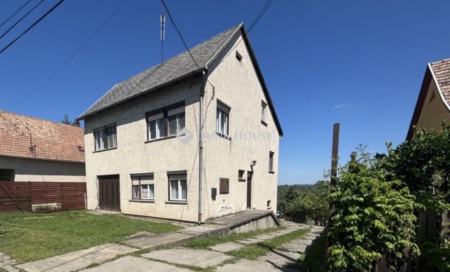 Eladó családi ház, Neszmélyen, Felsőhegy úton 65 M Ft