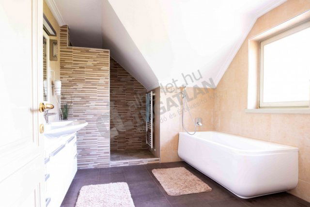 Eladó családi ház, Budapesten, XII. kerületben, Irhás árkon