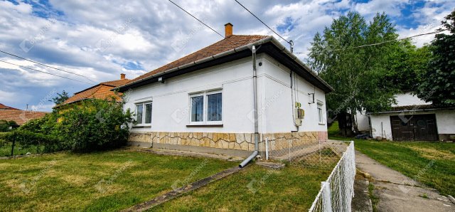 Eladó családi ház, Abaújszántón 39.9 M Ft, 4 szobás