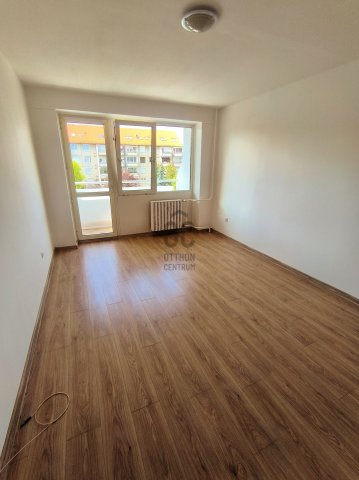 Eladó panellakás, Tatabányán 34.99 M Ft, 1 szobás