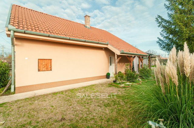 Eladó családi ház, Mikepércsen 72.7 M Ft, 2+1 szobás