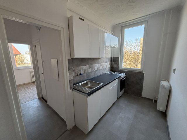 Kiadó téglalakás, albérlet, Tiszaújvárosban, Munkácsy Mihály úton