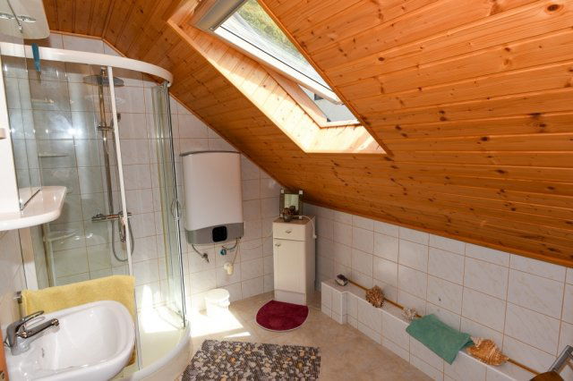 Eladó családi ház, Ábrahámhegyen 124.9 M Ft, 2+2 szobás