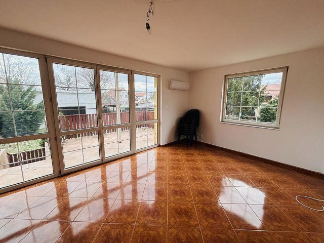 Eladó családi ház, Fóton 136.5 M Ft, 7 szobás