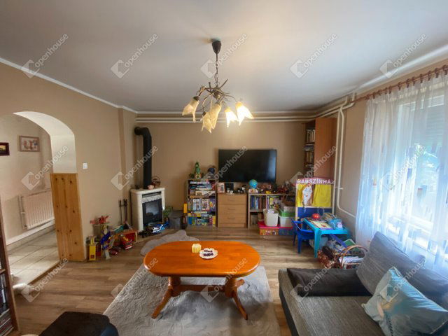 Eladó családi ház, Bakonyszentkirályon 77.9 M Ft, 4 szobás