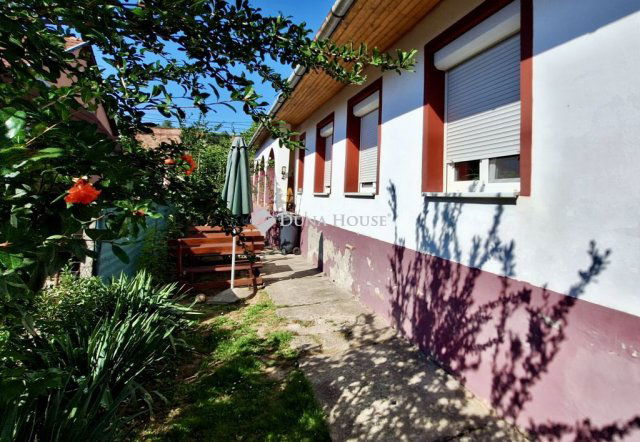 Eladó családi ház, Szekszárdon 35 M Ft, 4 szobás
