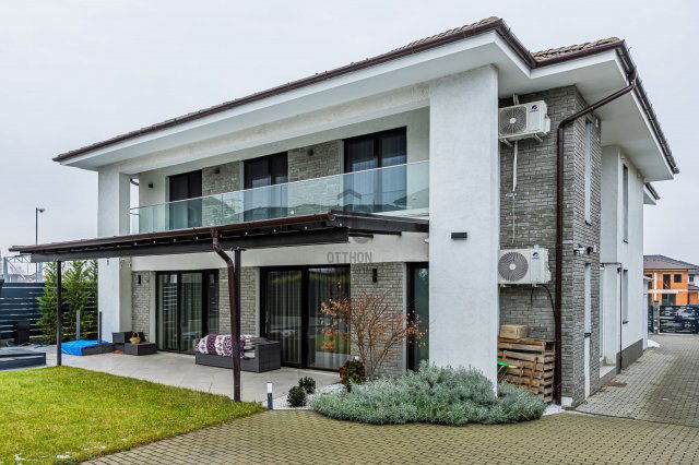 Eladó ikerház, Dunakeszin 210 M Ft, 4 szobás