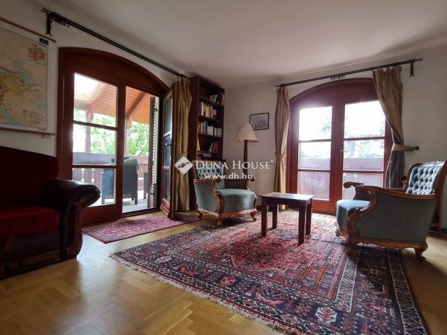 Eladó családi ház, Kesztölcön 118.9 M Ft, 6 szobás