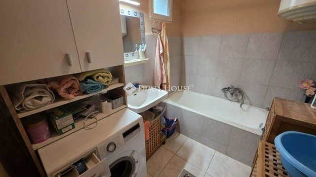 Eladó családi ház, Mendén 36.6 M Ft, 2 szobás