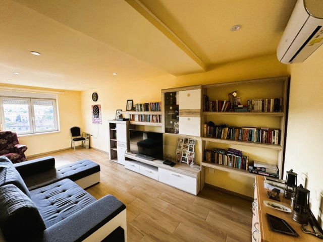 Eladó téglalakás, Komlón 44 M Ft, 3 szobás