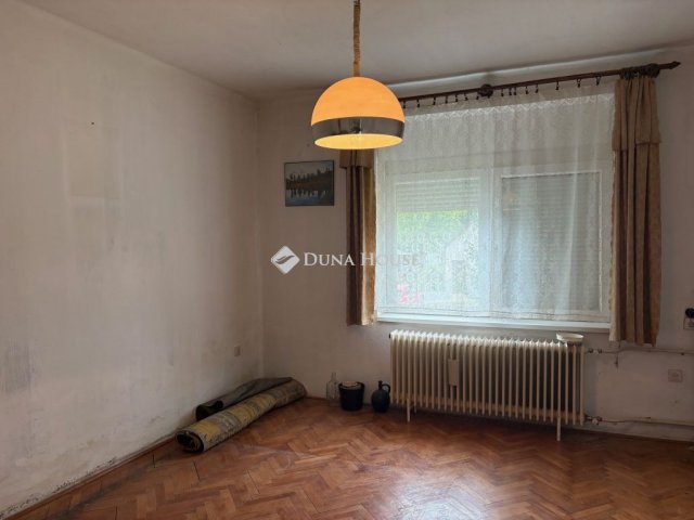 Eladó családi ház, Lajoskomáromban 46.9 M Ft, 4 szobás