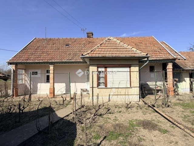 Eladó családi ház, Pándon 22.9 M Ft, 2 szobás