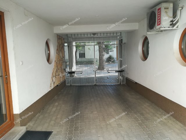 Kiadó garázs, Szolnokon, Mária úton 33 E Ft / hó