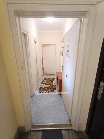 Eladó téglalakás, Pécsett 28.5 M Ft, 1 szobás