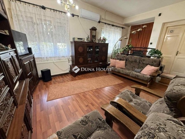 Eladó családi ház, Dunakeszin 190 M Ft, 6 szobás