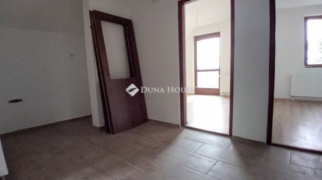 Eladó családi ház, Ádándon 53.5 M Ft, 6 szobás