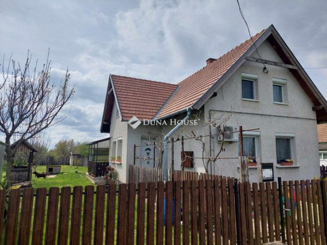 Eladó családi ház, Tolnanémedin 40 M Ft, 4 szobás