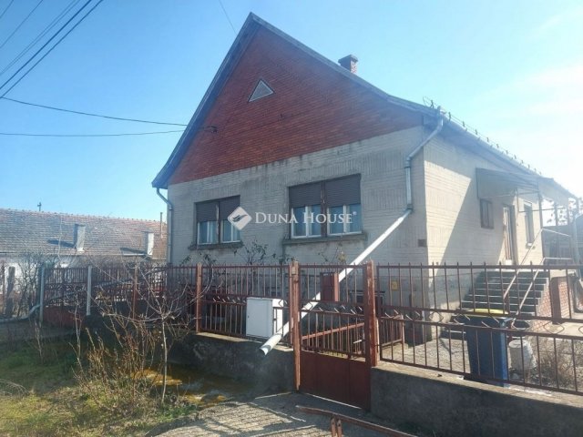 Eladó családi ház, Izsákon 37.5 M Ft, 3 szobás