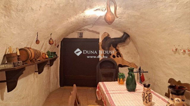 Eladó nyaraló, Lábatlanon 18.9 M Ft, 2 szobás