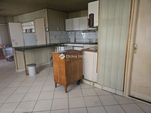 Eladó családi ház, Tácon 20 M Ft, 2 szobás