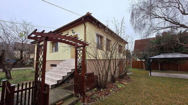 Eladó családi ház, Gödön 129.9 M Ft, 3 szobás