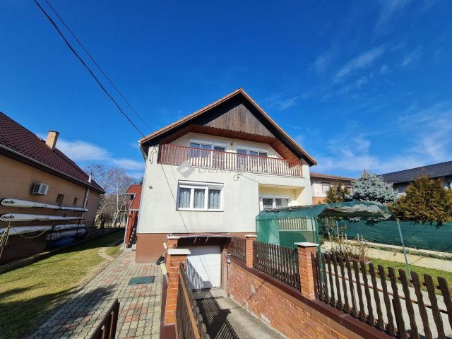 Eladó családi ház, Százhalombattán 137 M Ft, 5 szobás