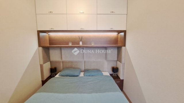 Eladó téglalakás, Budapesten, V. kerületben 205 M Ft, 1 szobás